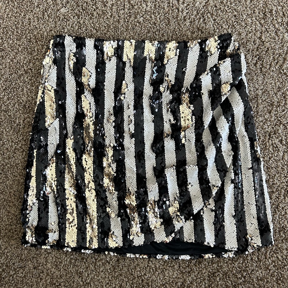 Sequin skirt w/scrunch on the side